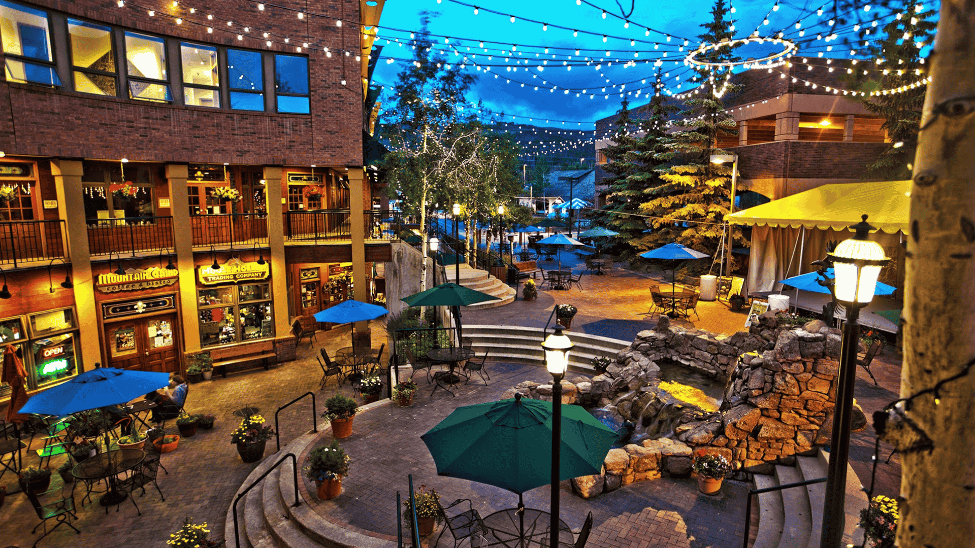 Charming lit-up courtyard in Winter Park, served by Air Titans