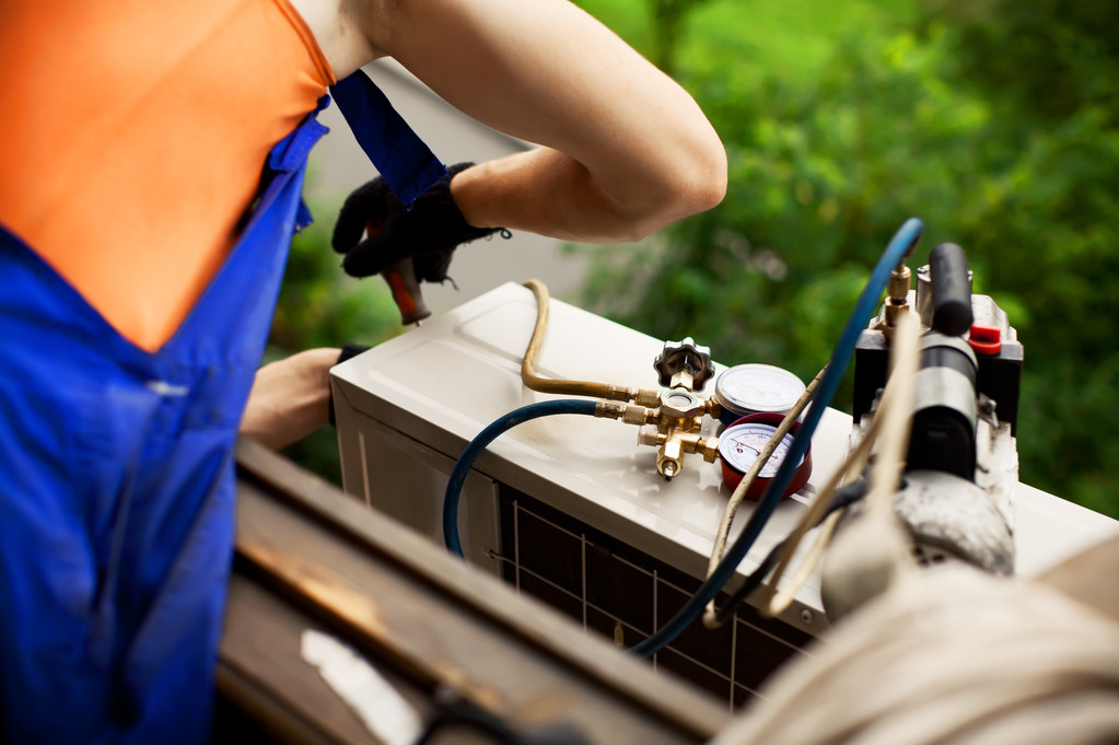 Professional AC maintenance in Tampa residential property