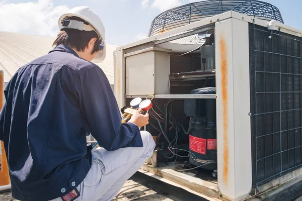 Professional AC repair service in Clearwater FL residential home